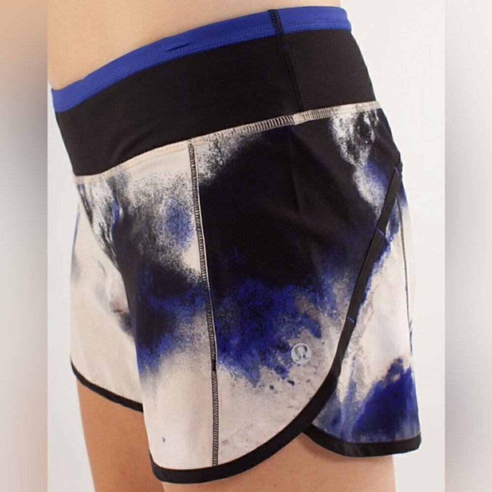 Lululemon Turbo Run Short Milky Way Multi Print / Pigment Blue / Black size 6 - Picture 3 of 10